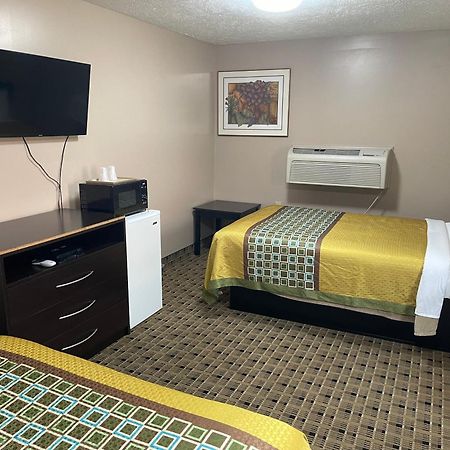 Economy Inn & Suites Ashtabula Bagian luar foto