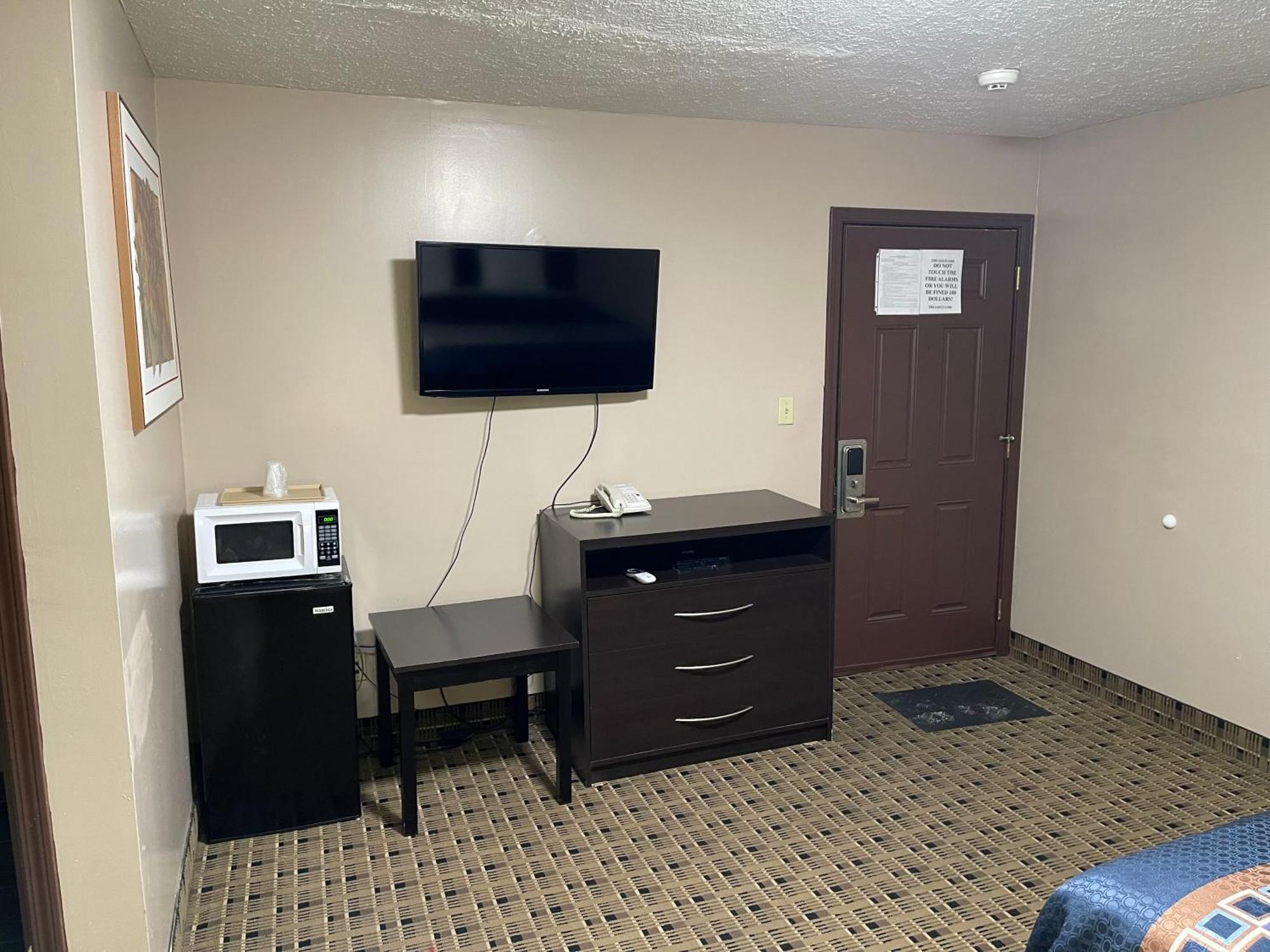 Economy Inn & Suites Ashtabula Bagian luar foto