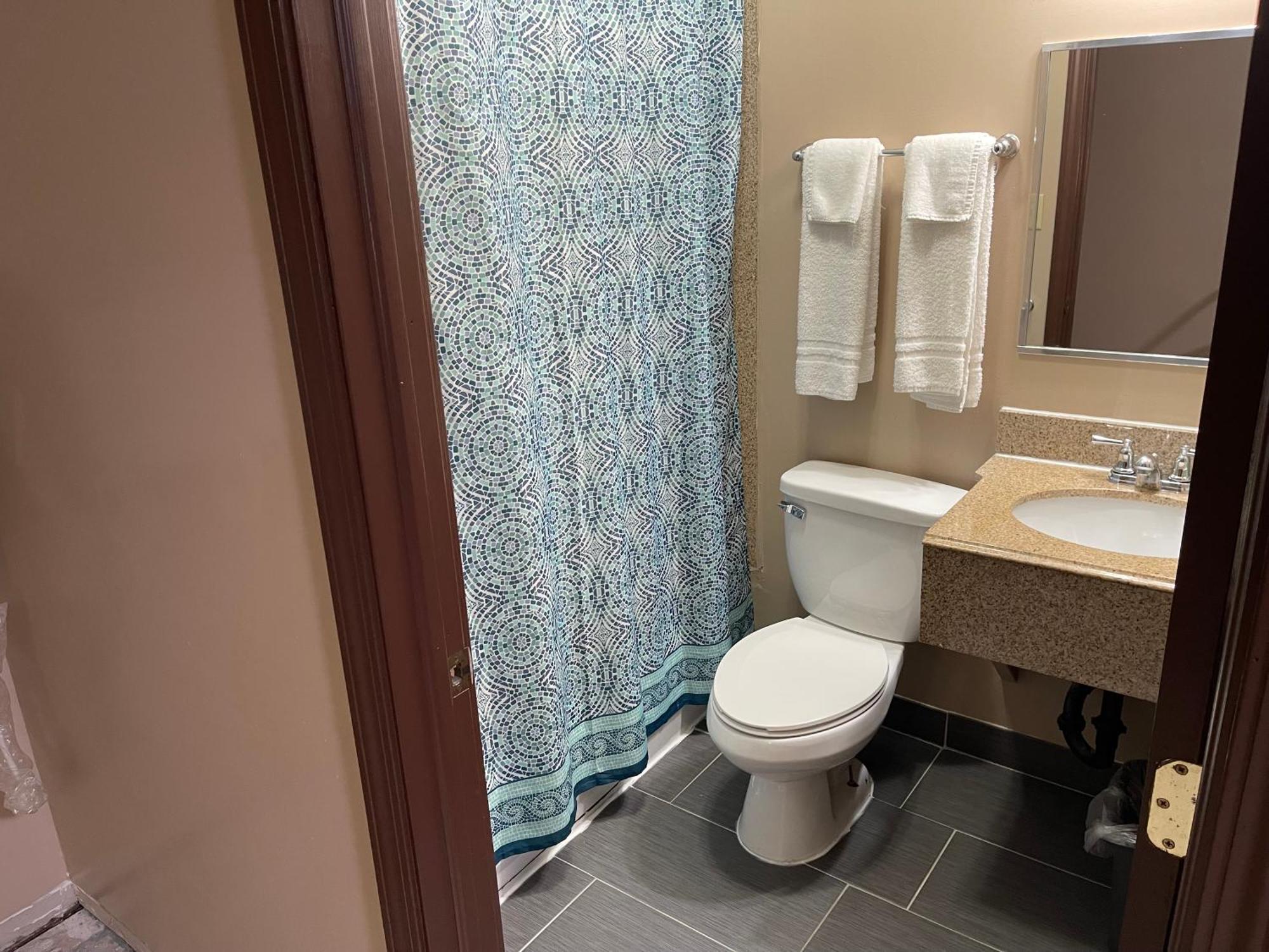 Economy Inn & Suites Ashtabula Bagian luar foto