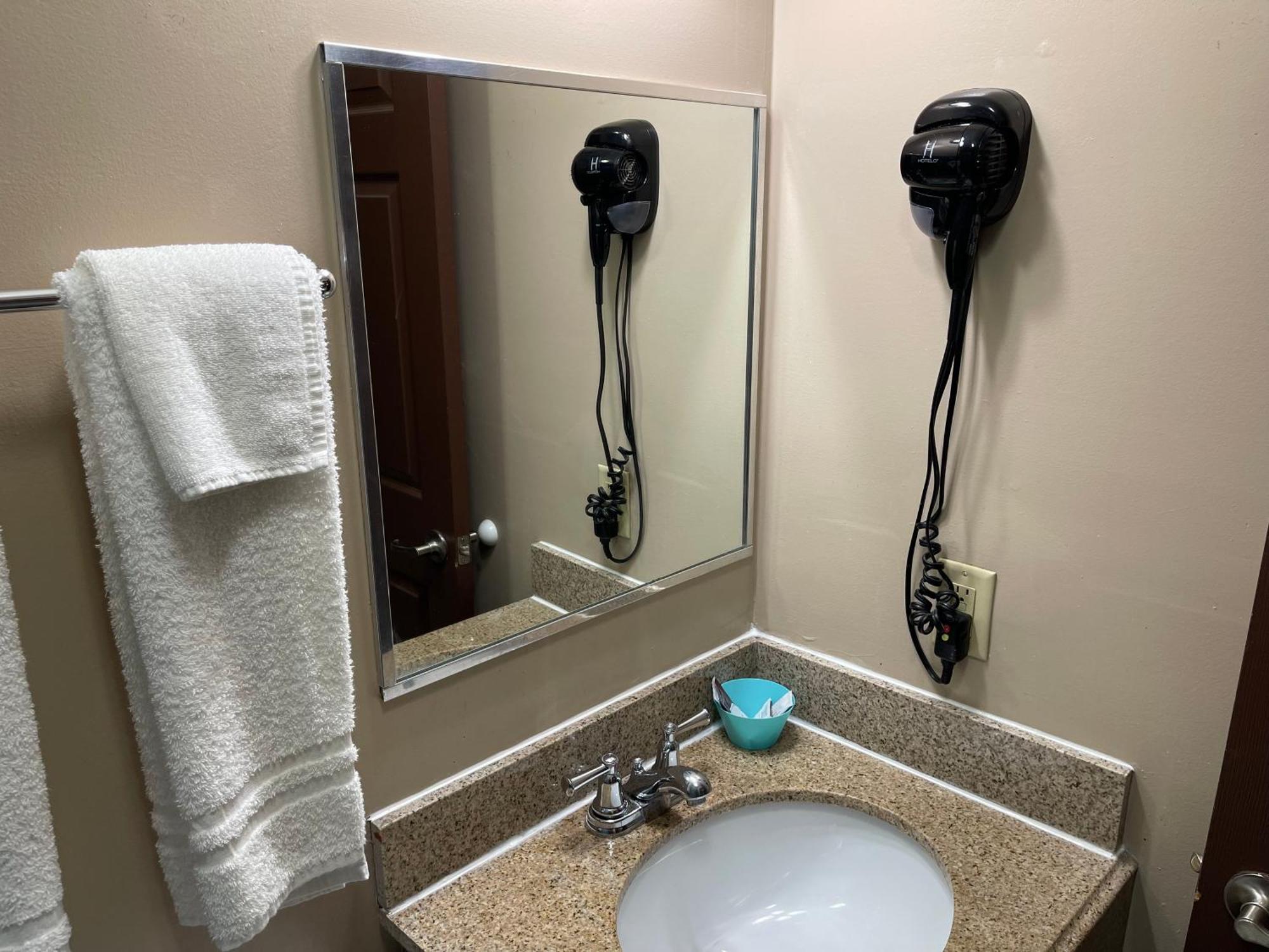 Economy Inn & Suites Ashtabula Bagian luar foto