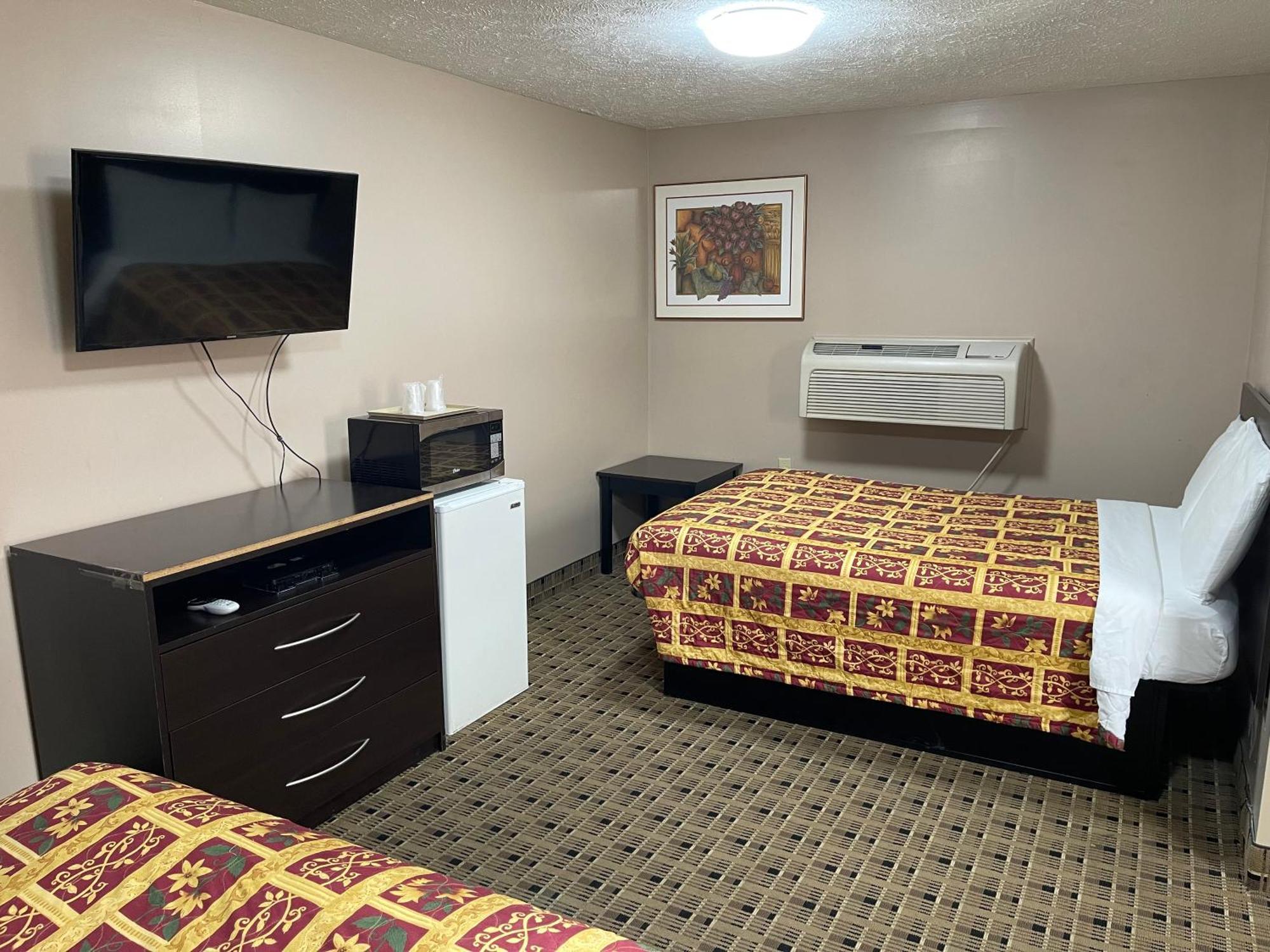 Economy Inn & Suites Ashtabula Bagian luar foto