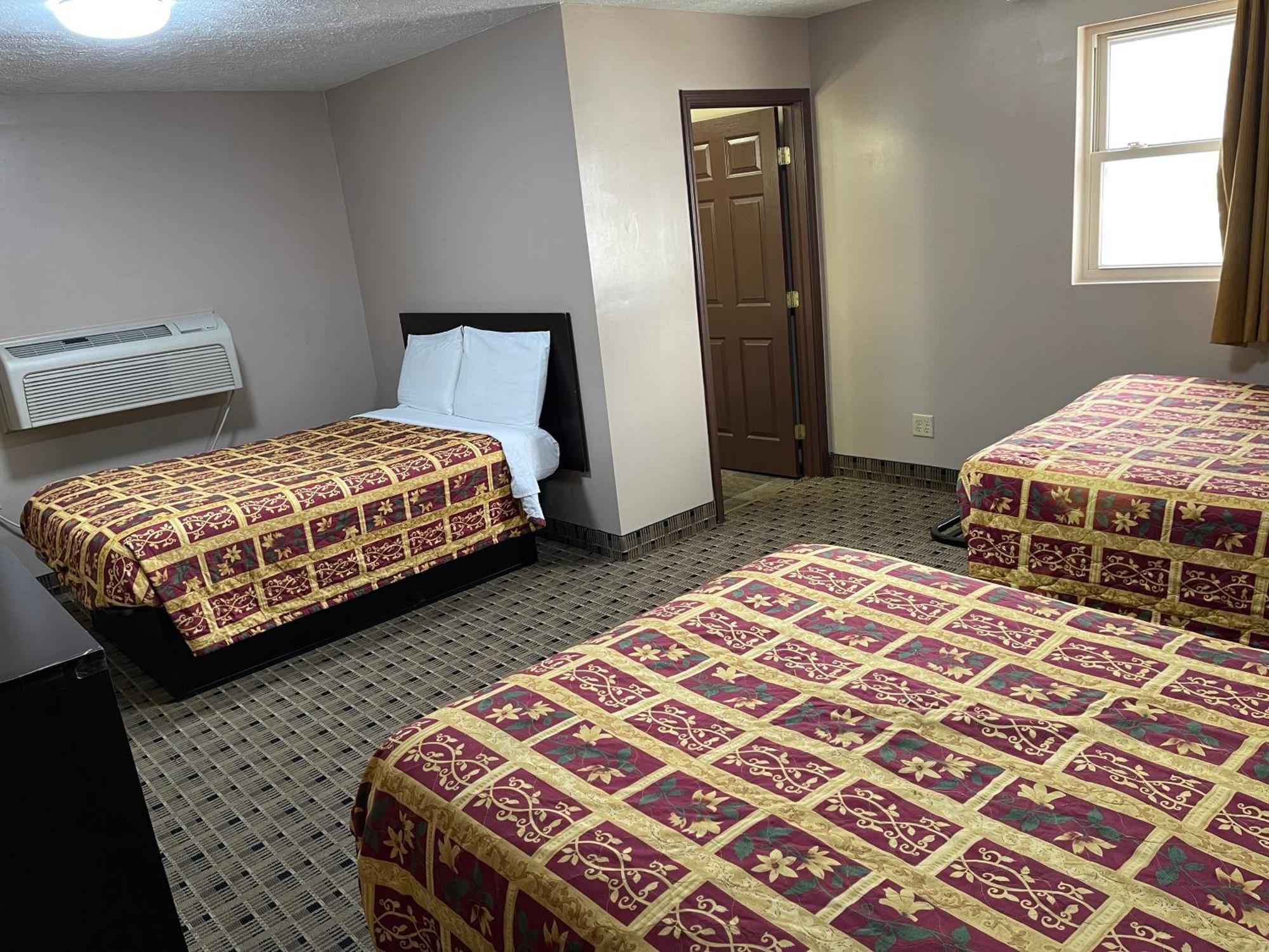 Economy Inn & Suites Ashtabula Bagian luar foto