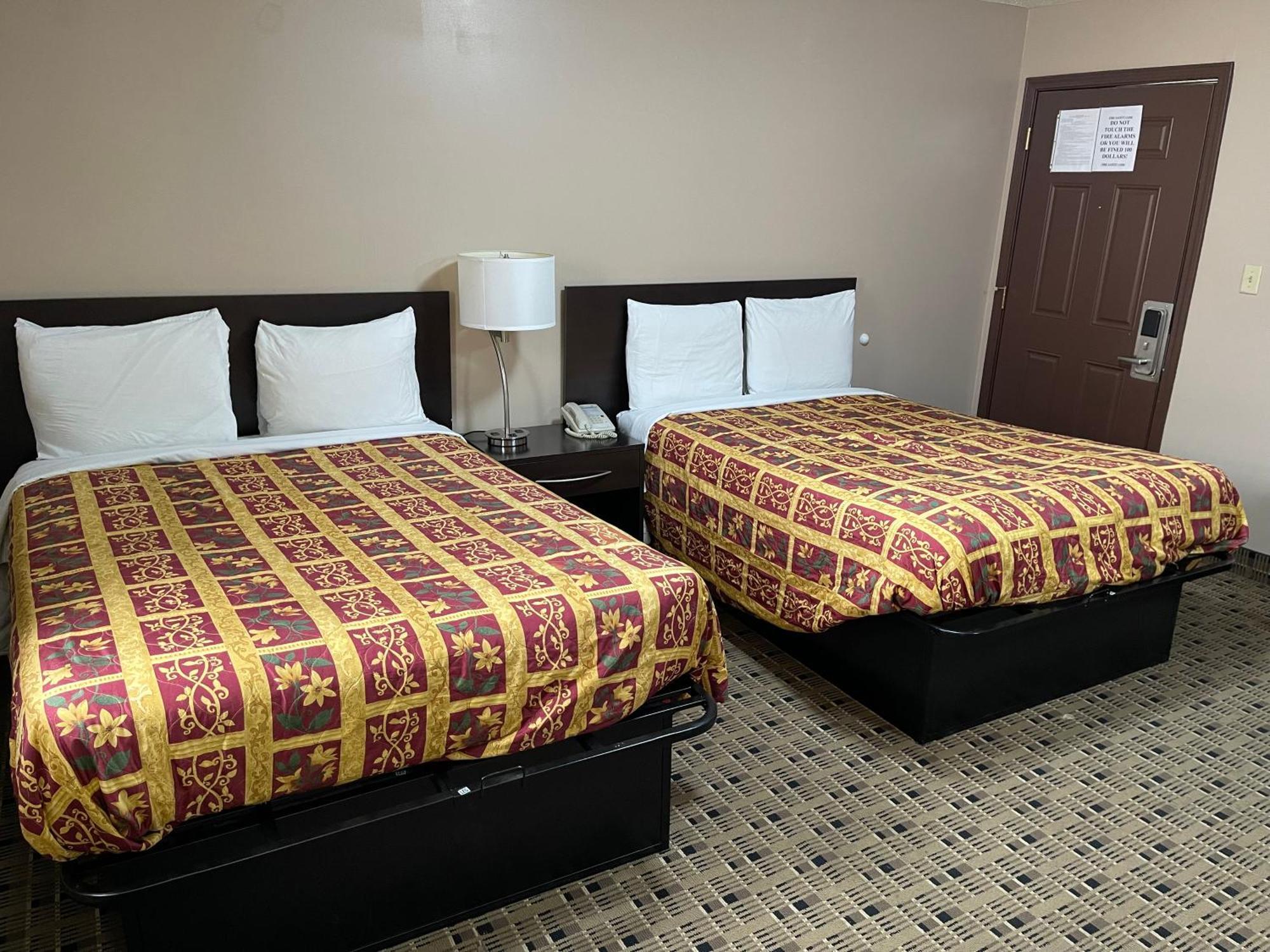 Economy Inn & Suites Ashtabula Bagian luar foto