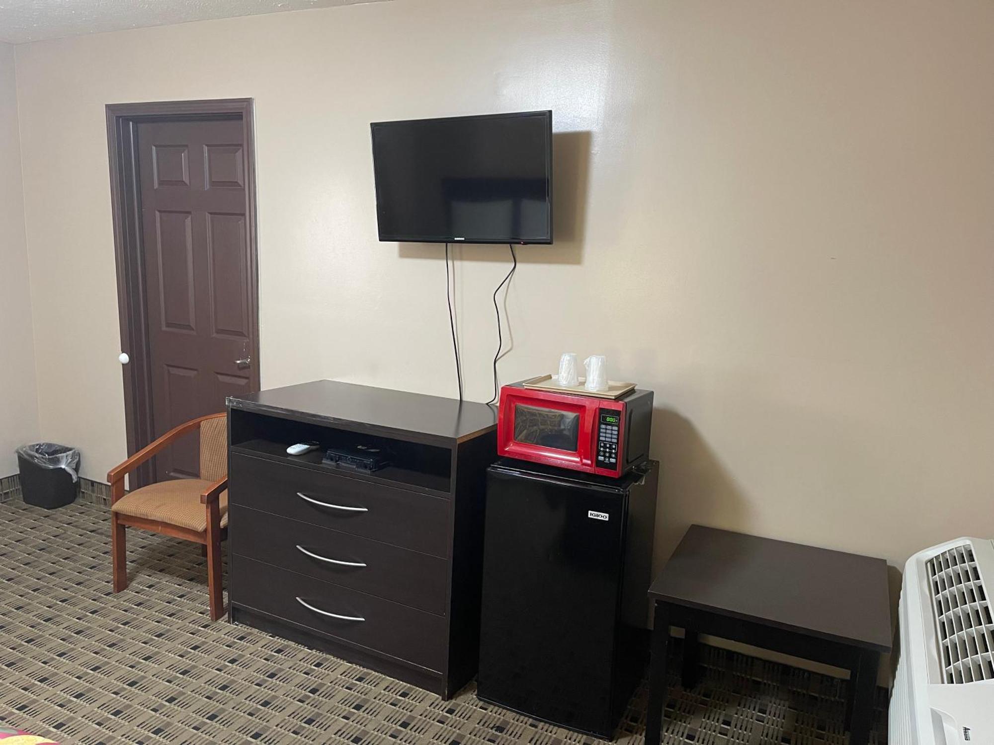 Economy Inn & Suites Ashtabula Bagian luar foto