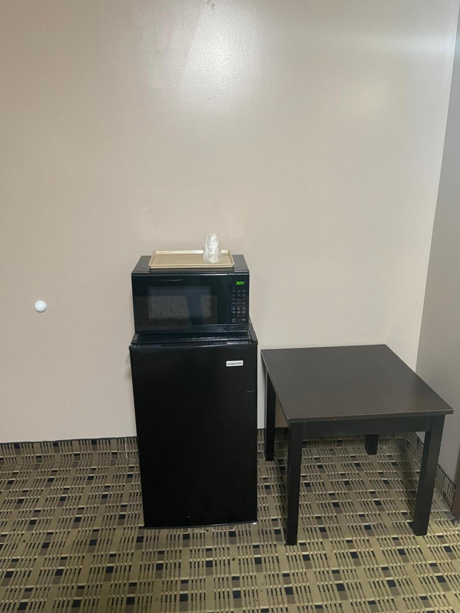 Economy Inn & Suites Ashtabula Bagian luar foto