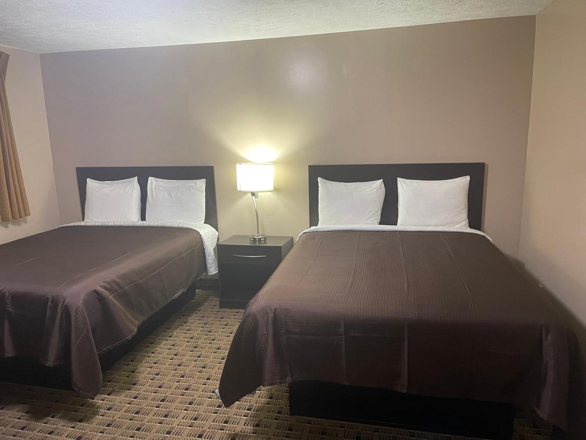 Economy Inn & Suites Ashtabula Bagian luar foto