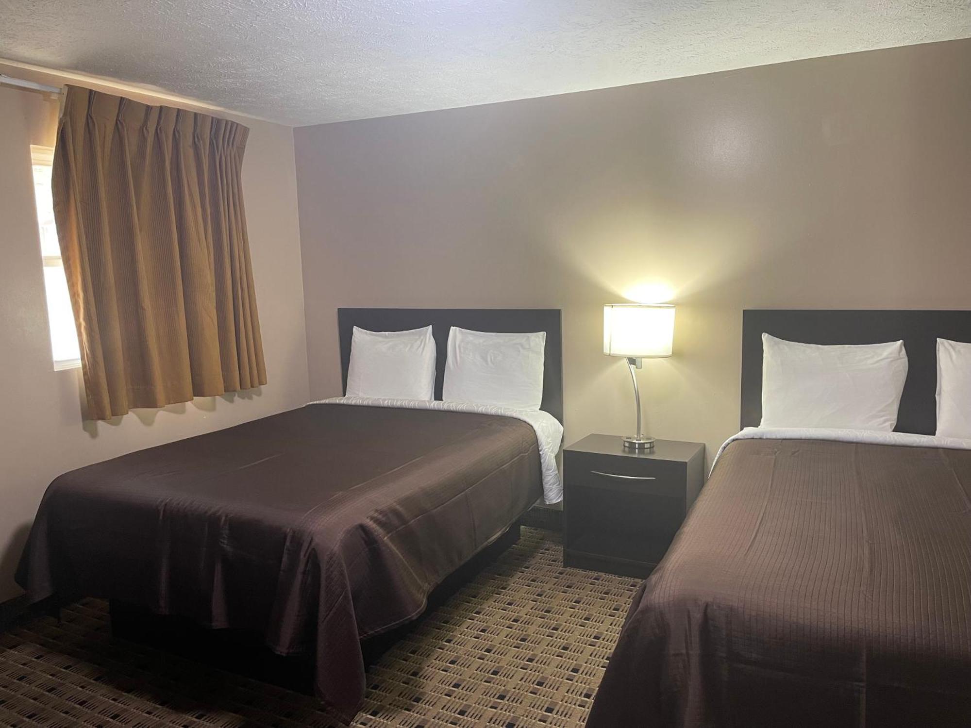 Economy Inn & Suites Ashtabula Bagian luar foto