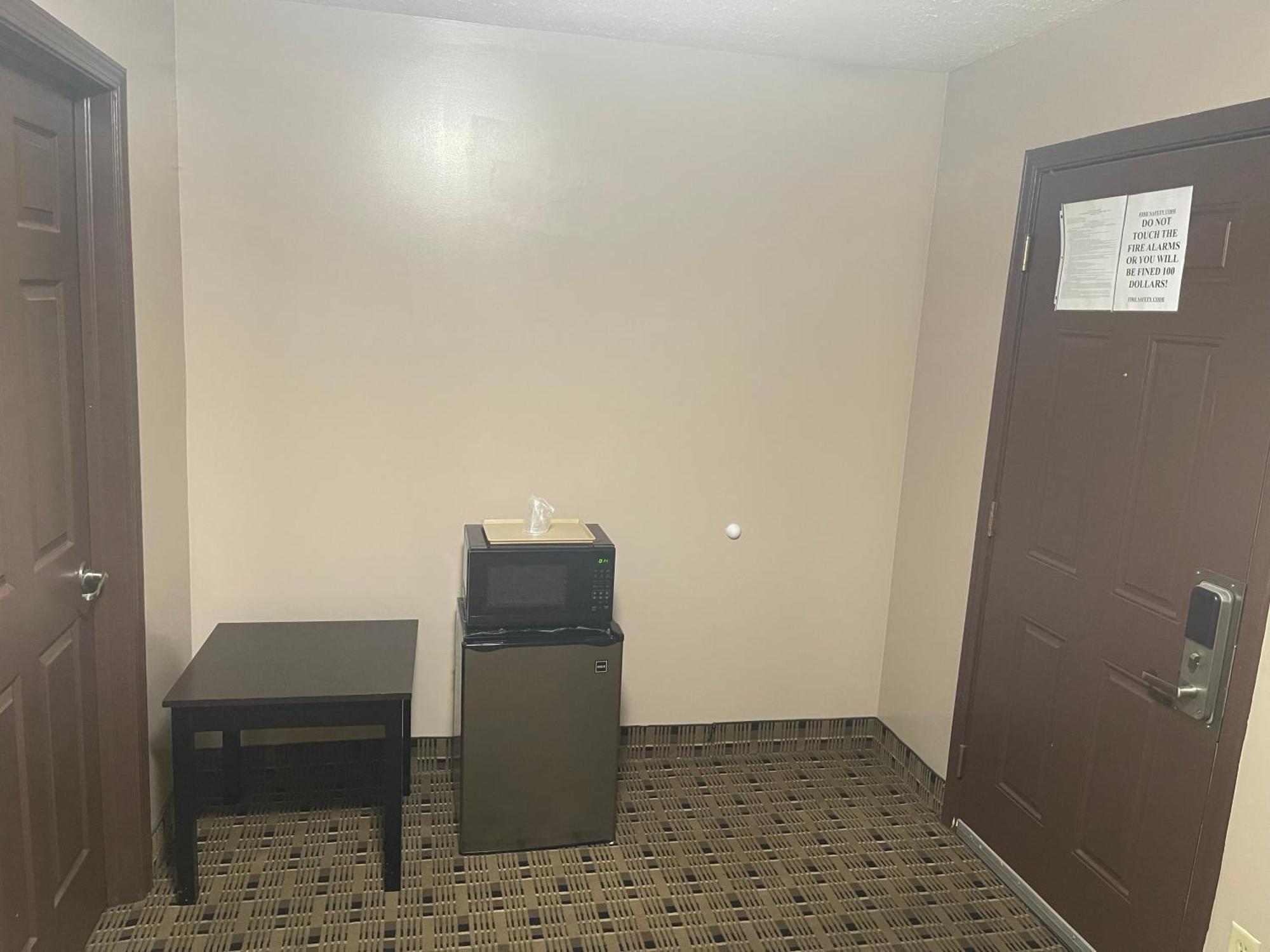 Economy Inn & Suites Ashtabula Bagian luar foto