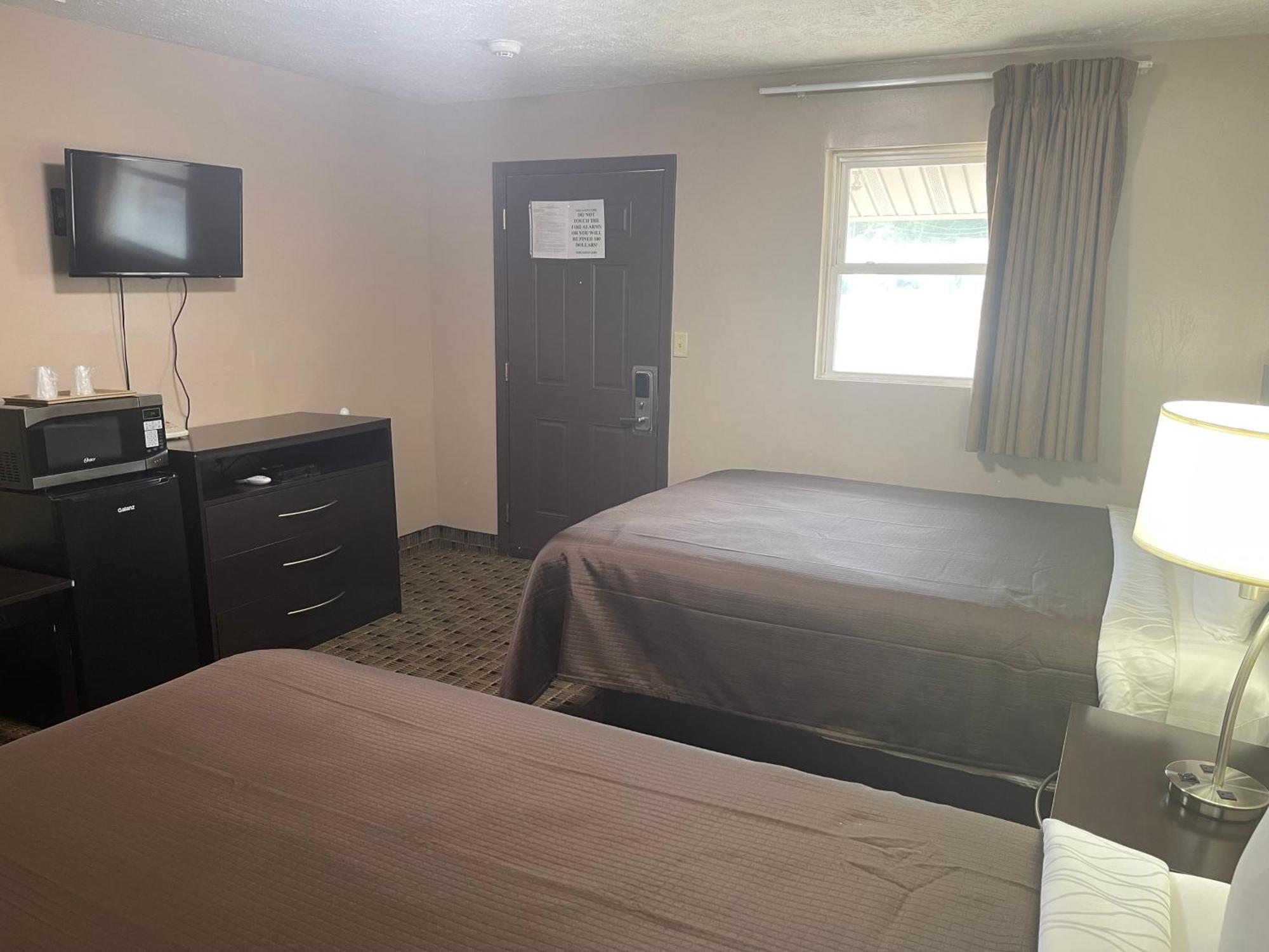 Economy Inn & Suites Ashtabula Bagian luar foto
